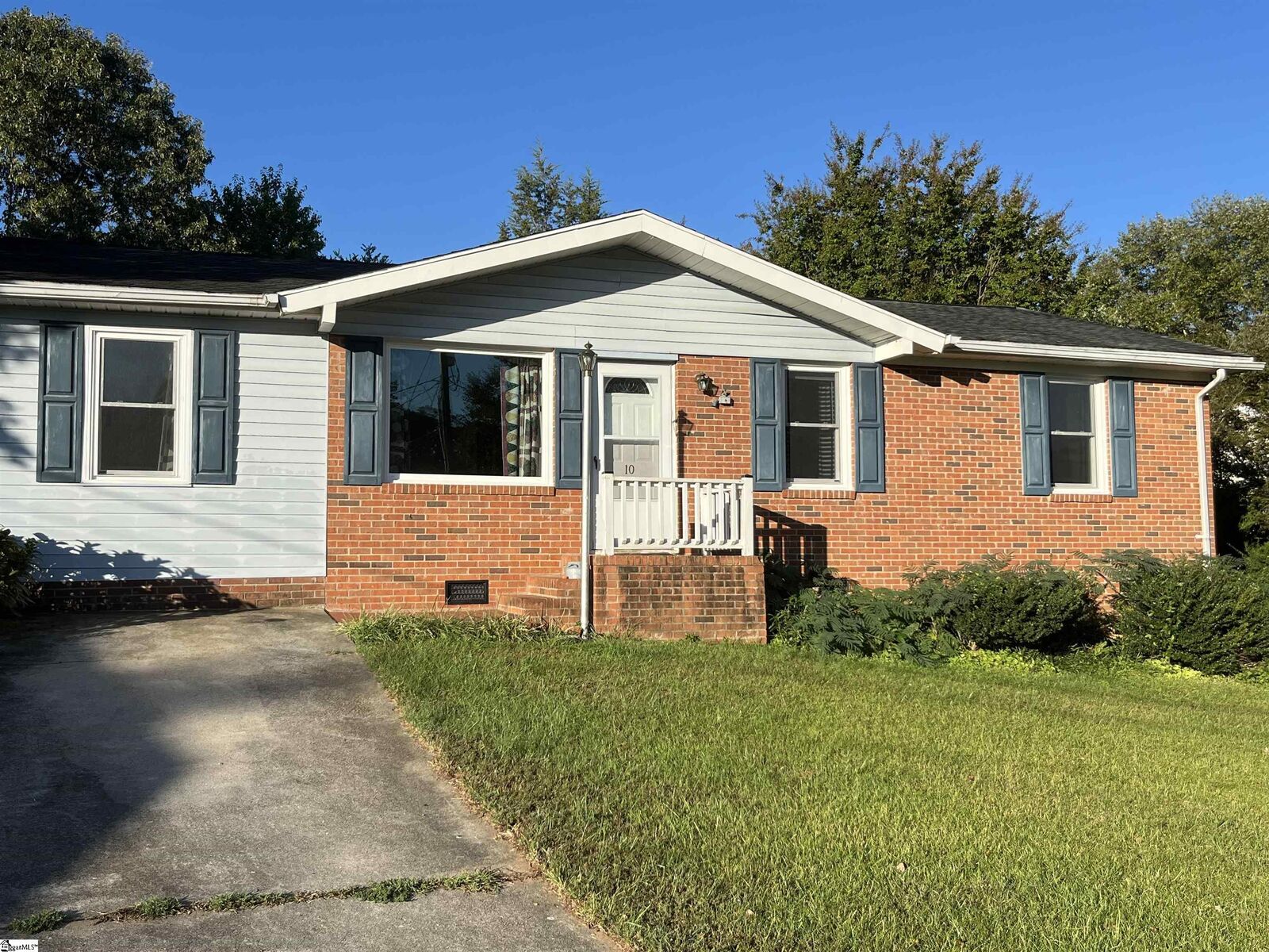 Property Photo:  10 Cadillac Court  SC 29690 