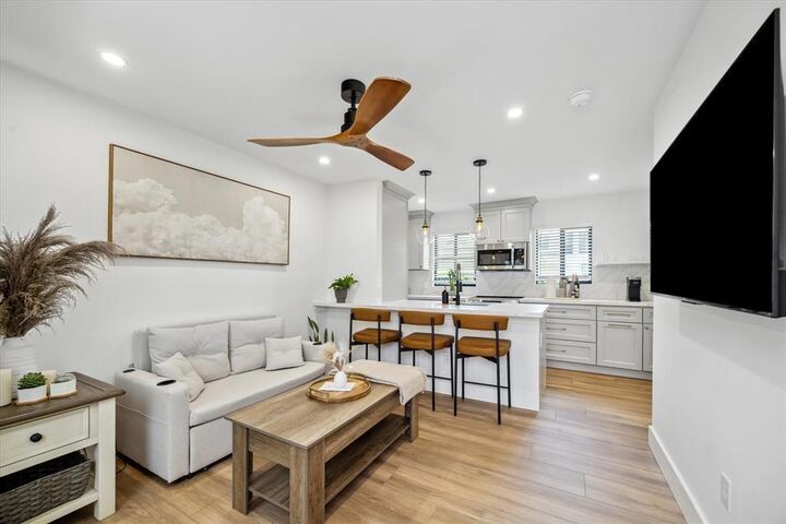 Property Photo:  5844 Darling 3  TX 77007 