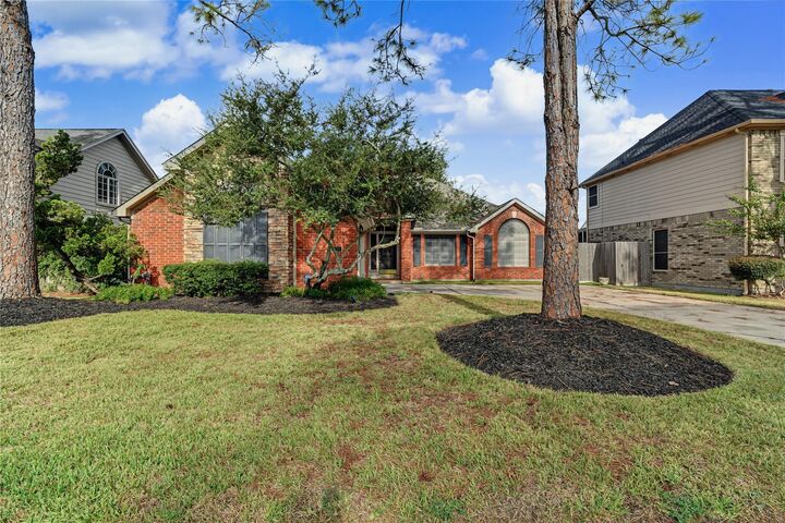 Property Photo: 835 Maplewood Falls Court TX 77062