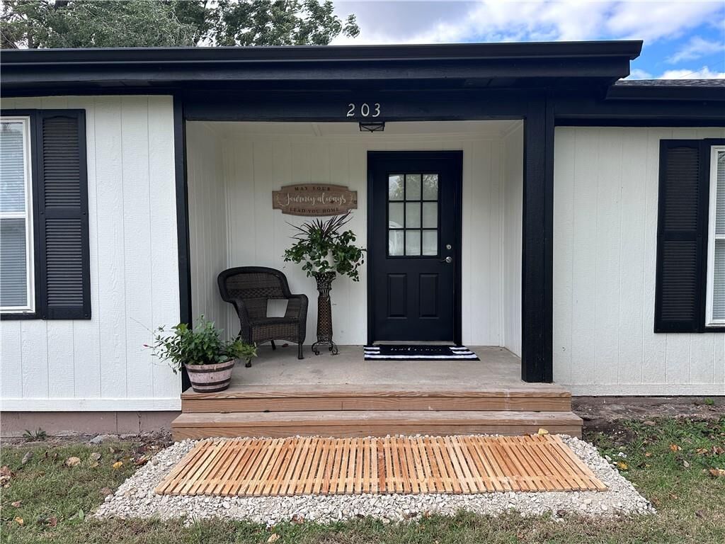 Property Photo:  203 N Pennsylvania Avenue  MO 64743 