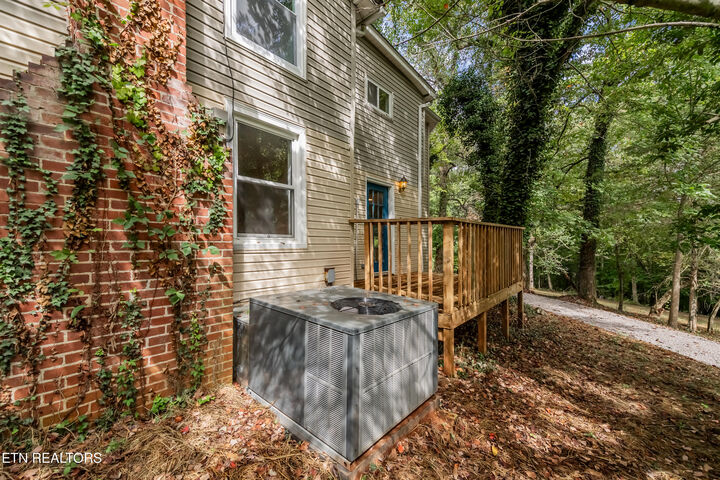 Property Photo:  220 Oak Rd  TN 37828 