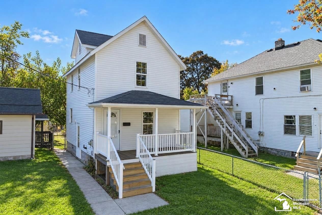 Property Photo:  902 E 8th 906 E Eighth  MI 48161 