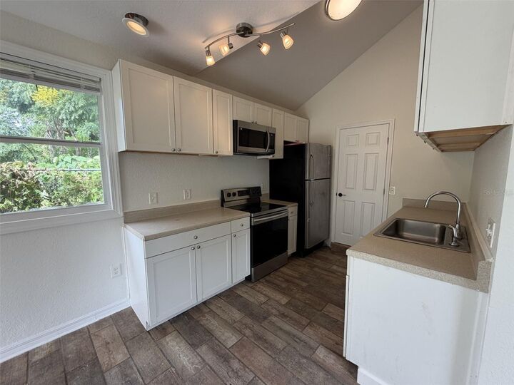 Property Photo:  337 Avenue E SE B  FL 33880 