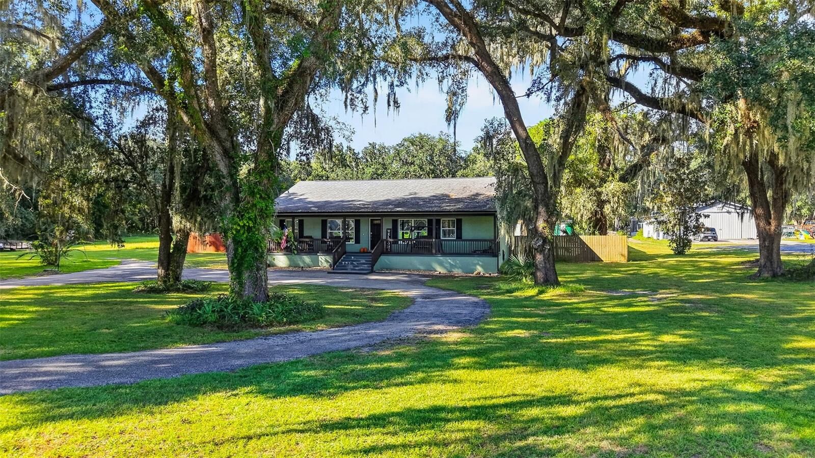 Property Photo: 3074 County Road 521 FL 34785