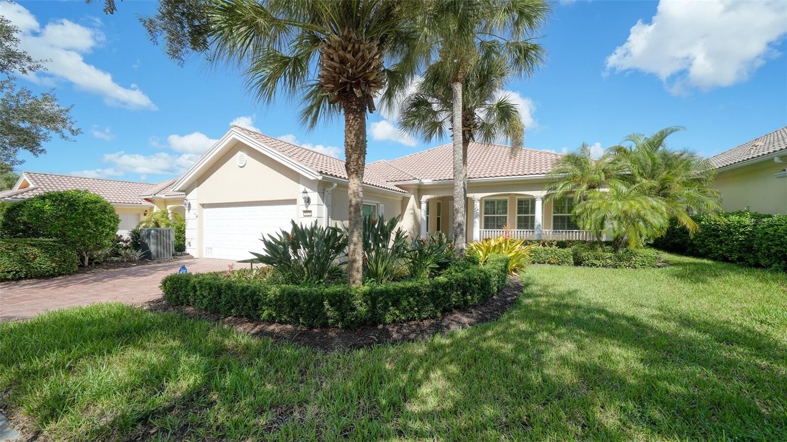 Property Photo:  5924 Mariposa Lane  FL 34238 