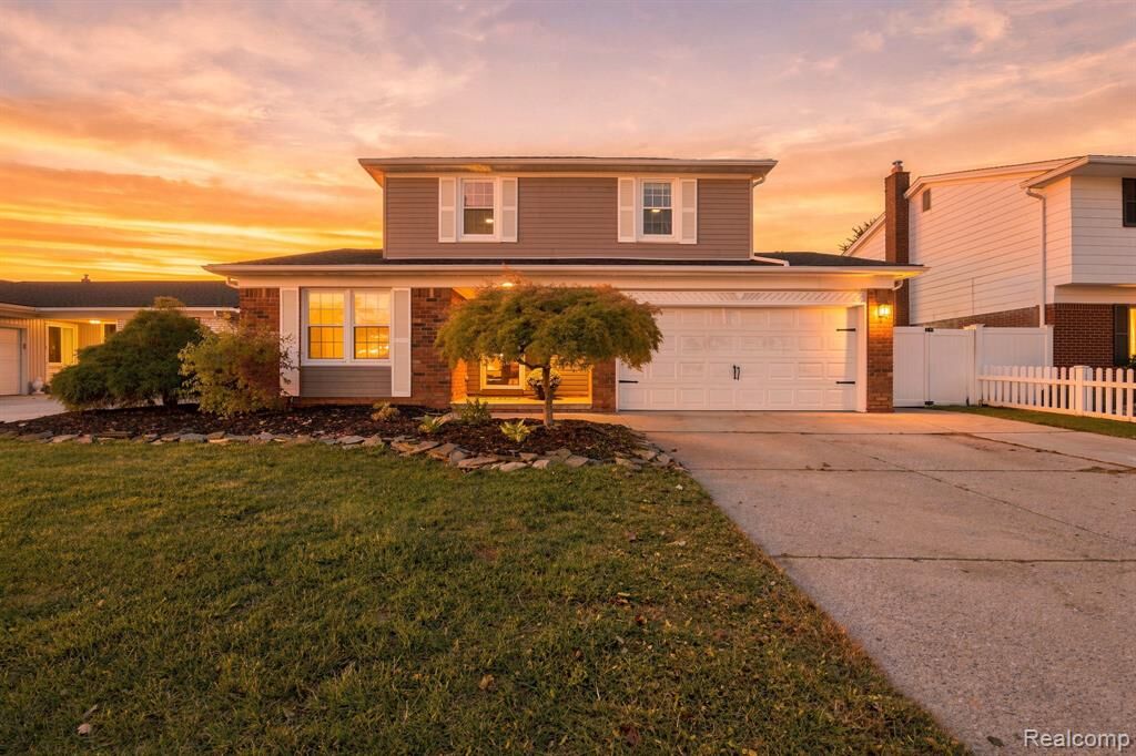 Property Photo:  4945 Hillcrest Road  MI 48183 4594 