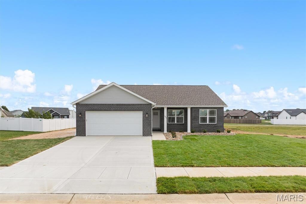 Property Photo:  3440 Navajo Trail  IL 62221 