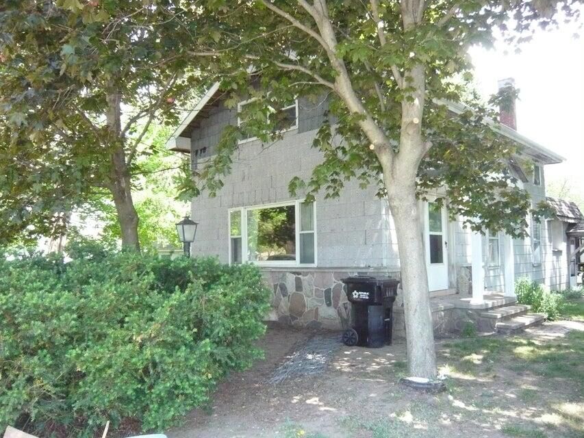 Property Photo:  1009 Everett  MI 49036 