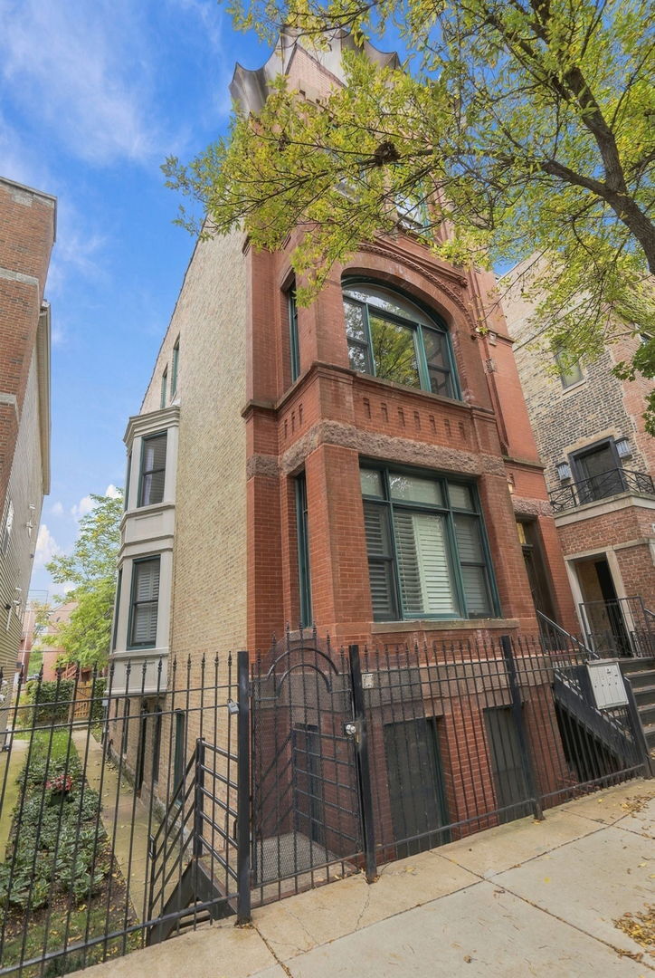 Property Photo:  1432 N Mohawk Street G  IL 60610 