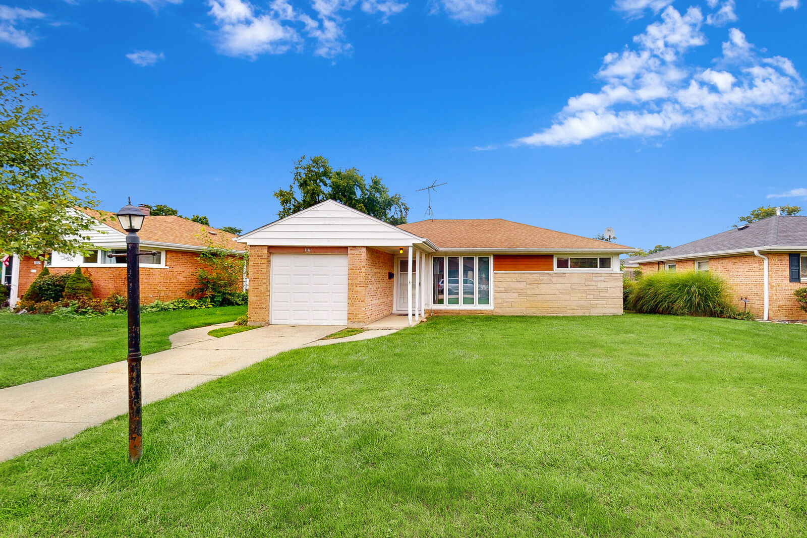 Property Photo:  1161 W Grant Drive  IL 60016 