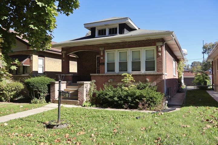 Property Photo: 1025 Orchard Avenue IL 60153