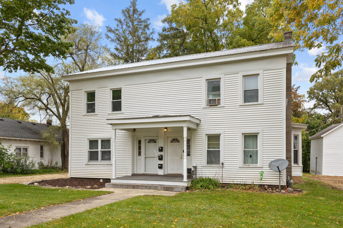 Property Photo:  322/324 W. Washington Str W Washington Street  IL 60152 