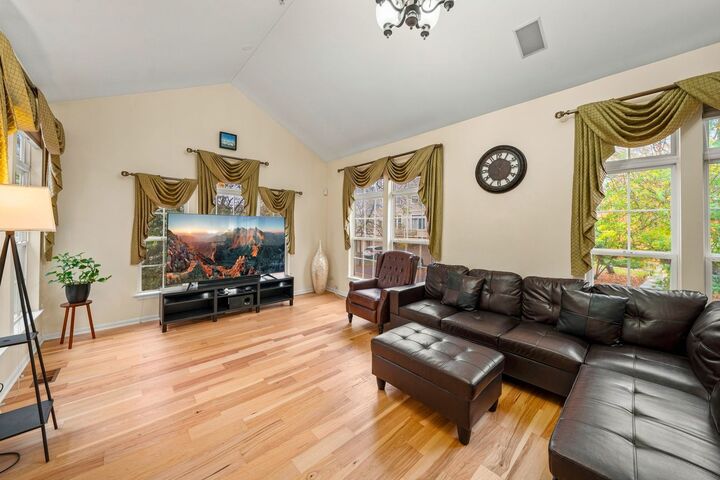 Property Photo: 2820 N Greenwood Avenue IL 60004
