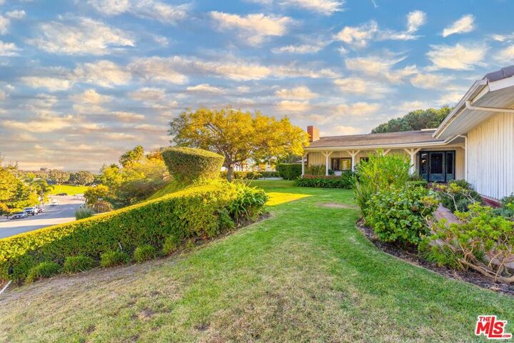 Property Photo:  3825 Malibu Country Drive  CA 90265 