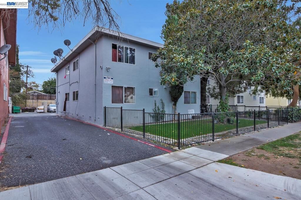 Property Photo:  1412 Carnelian Dr  CA 95122 