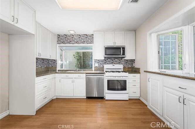 Property Photo:  3 Rock Spgs  CA 92604 