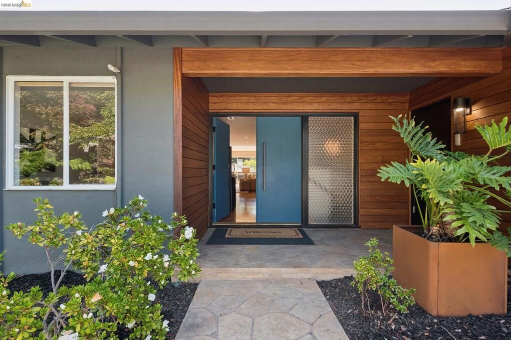 Property Photo:  22 Littlewood Drive  CA 94611 