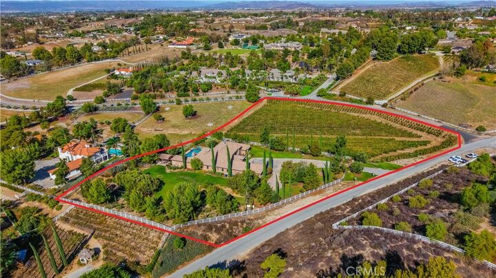 Property Photo:  41945 Calle Contento  CA 92592 