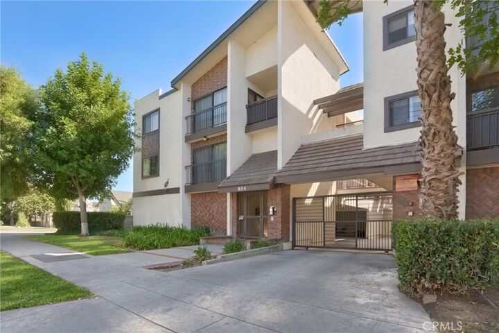 Property Photo:  814 E Windsor Road 208  CA 91205 
