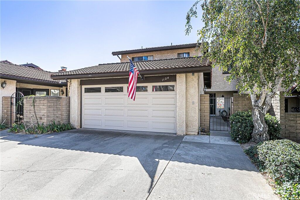 Property Photo:  1124 Via Mavis  CA 93455 