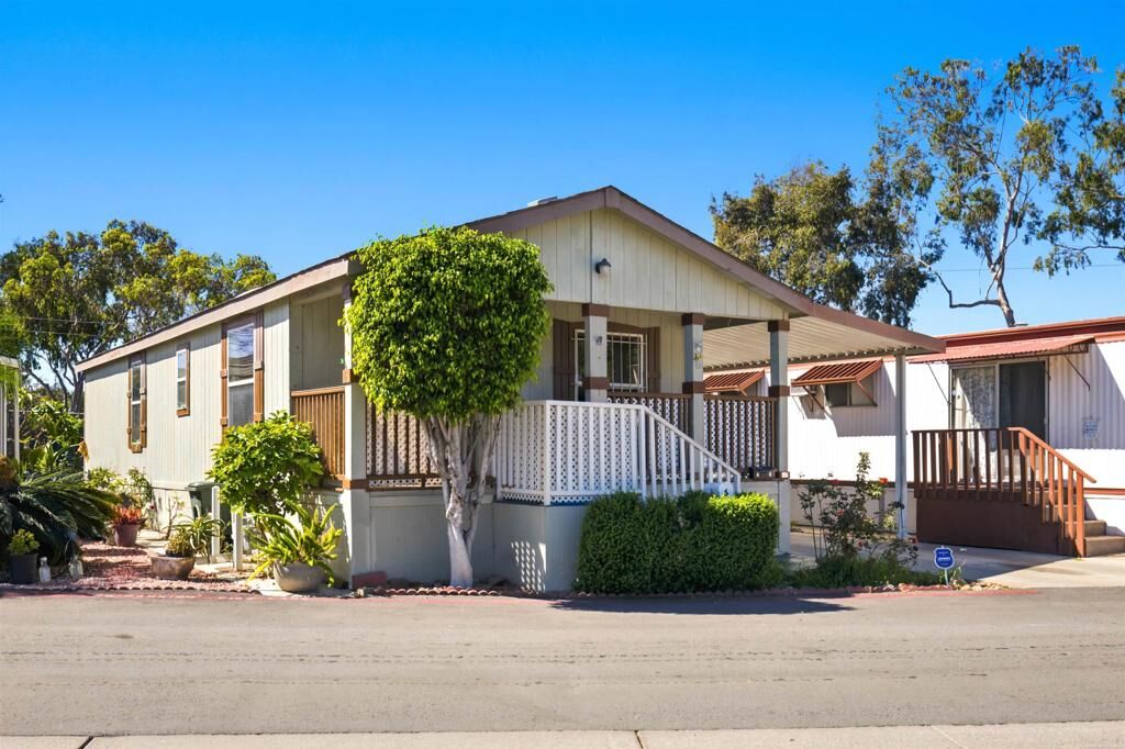Property Photo:  6 Via Veneto 5  CA 91910 
