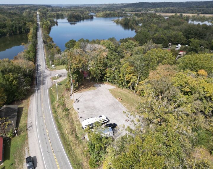 Property Photo: 1556 Cumberland City Rd TN 37050