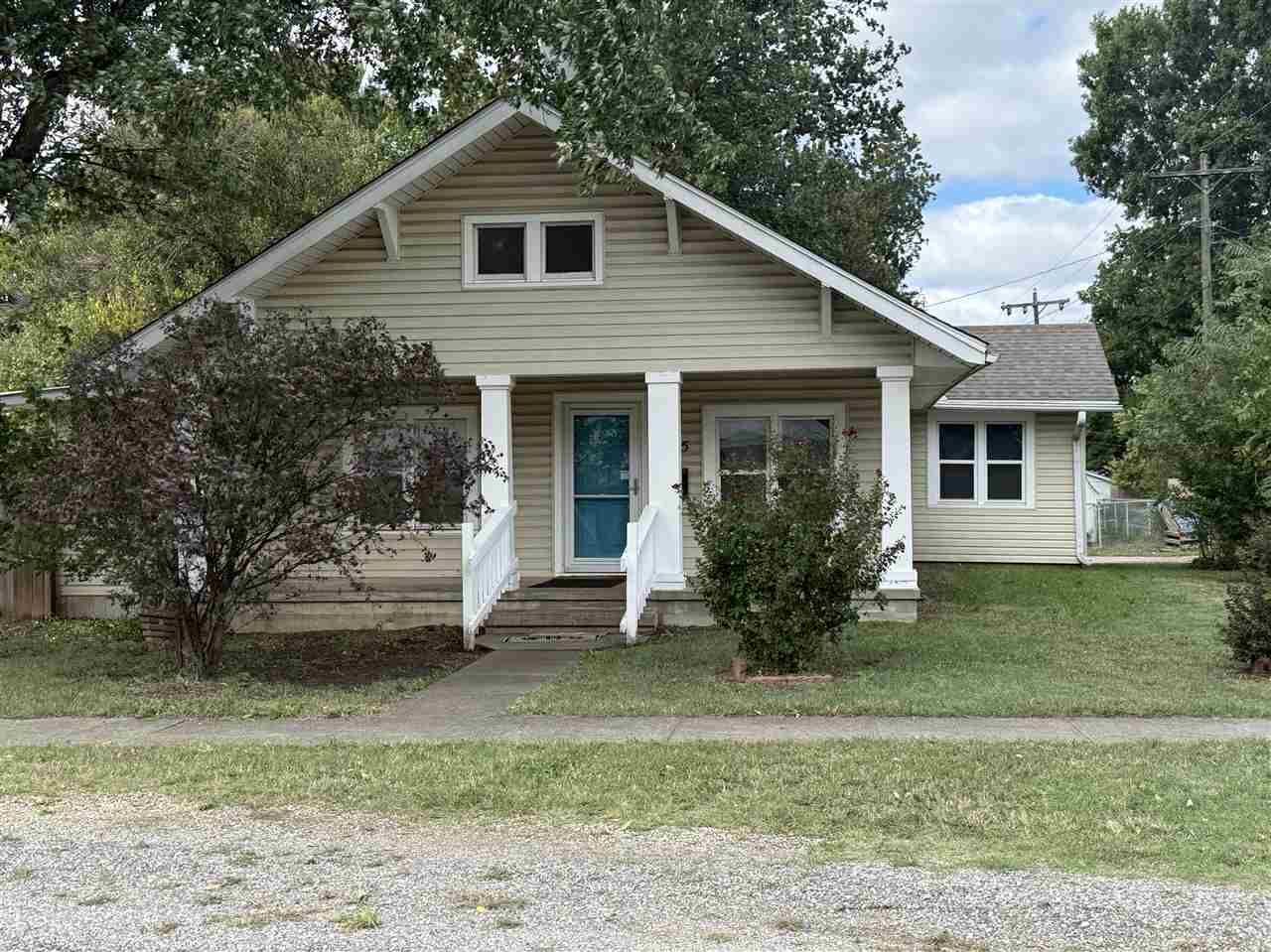 Property Photo:  315 S Apple  OK 74647 