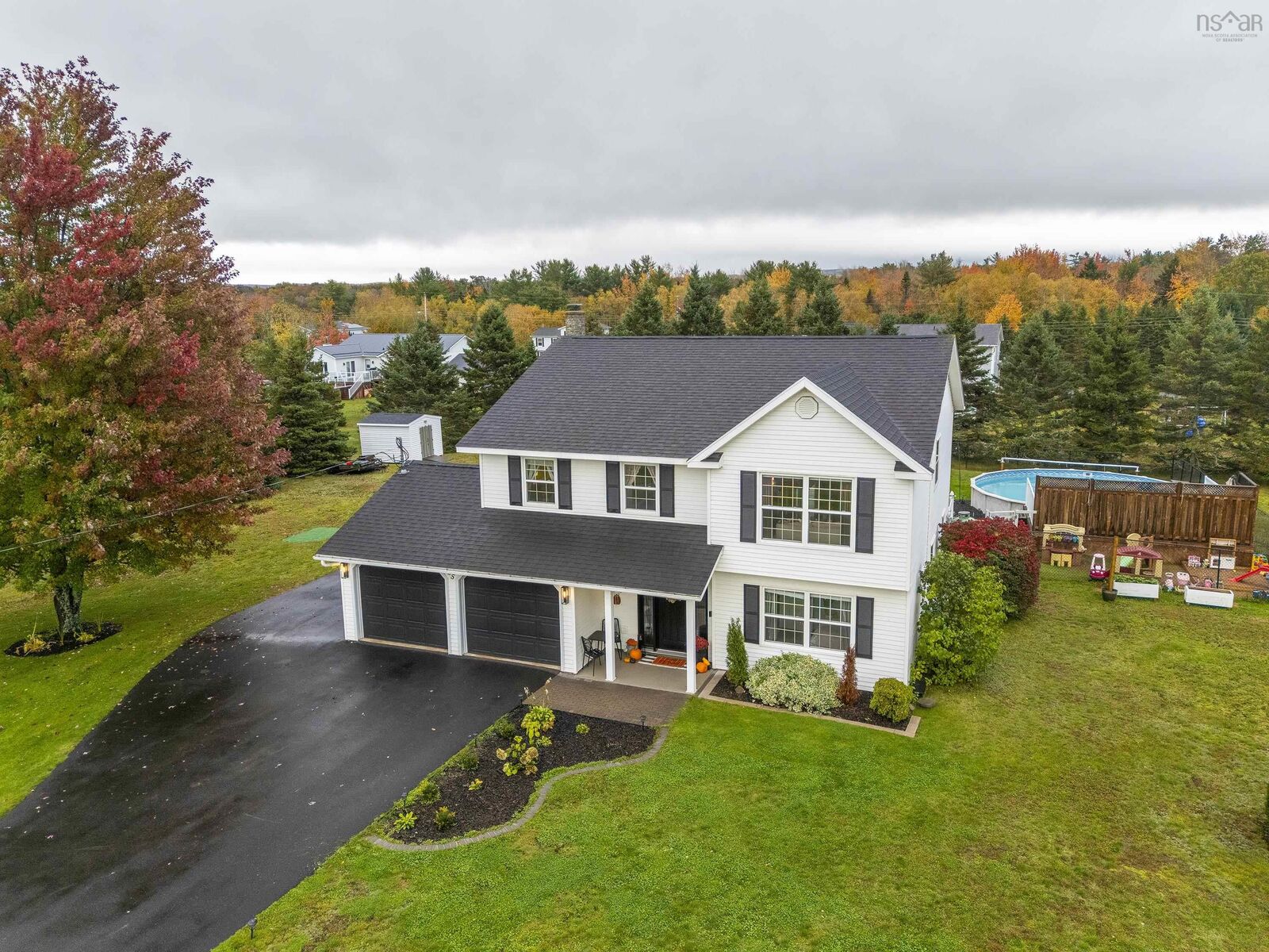 Property Photo: 55 Dahlgren Crescent NS B0P 1R0