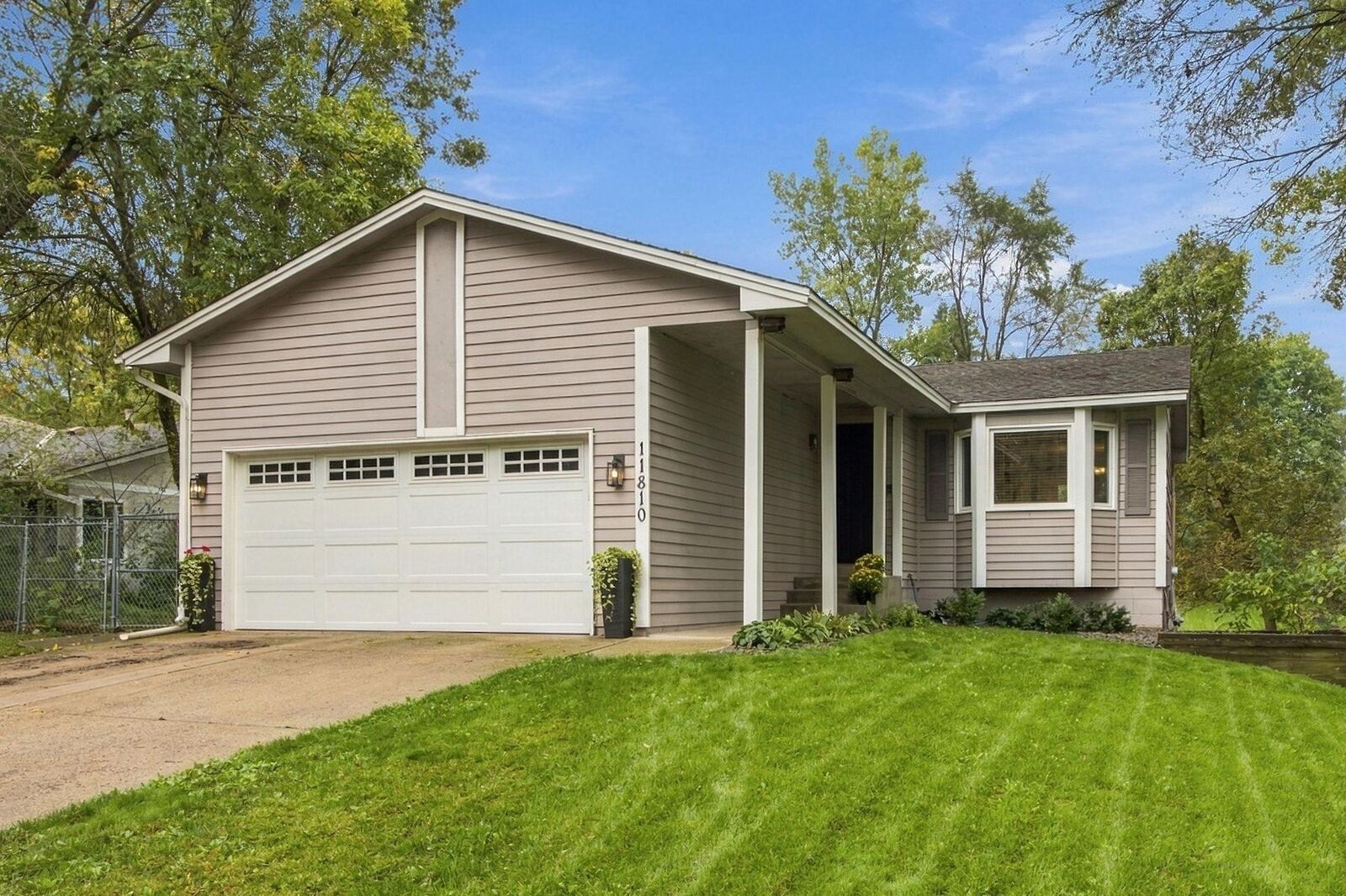 Property Photo: 11810 191 1/2 Avenue NW MN 55330