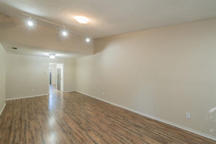 Property Photo:  1515 Cherrycrest Street  TX 75228 