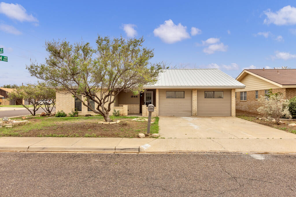 Property Photo:  1844 51st St  TX 79762 