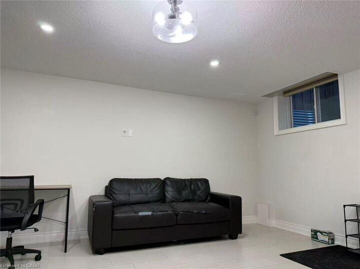 Property Photo:  117 Eaglecrest Street  ON N2K 0C4 