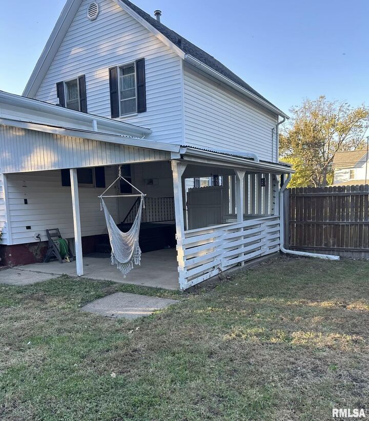 Property Photo: 550 E North Street IL 61401