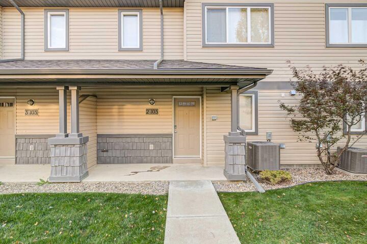 Property Photo:  105 Silkstone Road W 2  AB T1J 3A8 