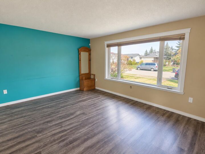 Photo de la propriété:  5919 53 Avenue  AB T9X 1M1 