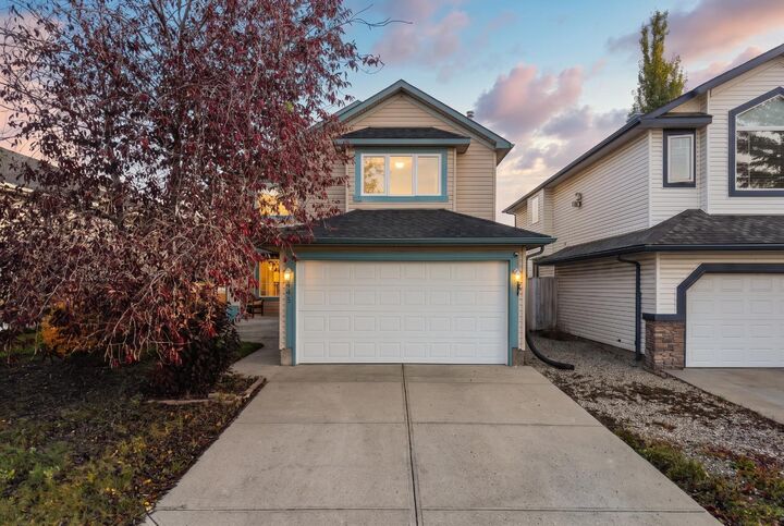 Property Photo: 141 Shannon Square SW AB T2Y 4K3