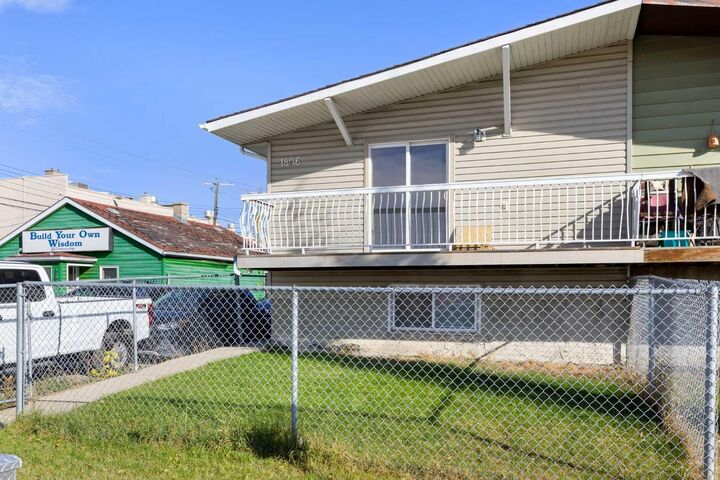 Property Photo:  1806 34 Street SE  AB T2B 0W4 