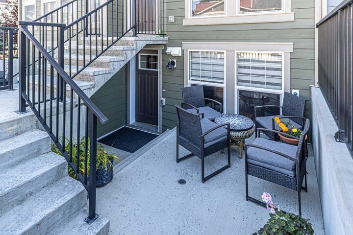 Property Photo:  168 Cranbrook Square SE  AB T3M 3E3 