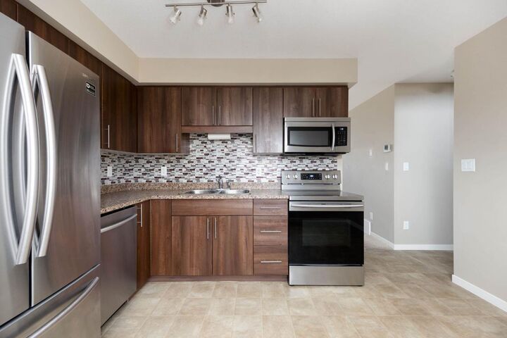 Property Photo:  711 Beacon Hill Drive 33  AB T9H 3R5 