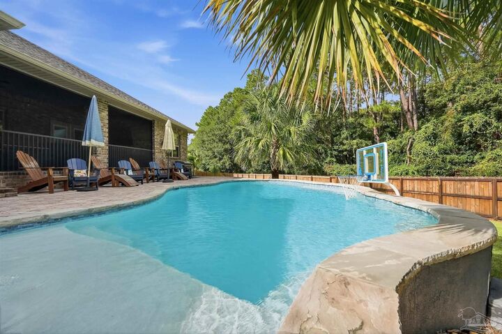 Property Photo: 8110 Stream Ridge Rd FL 32526