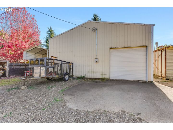Property Photo: 402 Warner Parrott Rd OR 97045