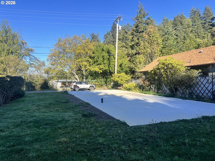 Property Photo: 29515 Myrtle Ln OR 97444