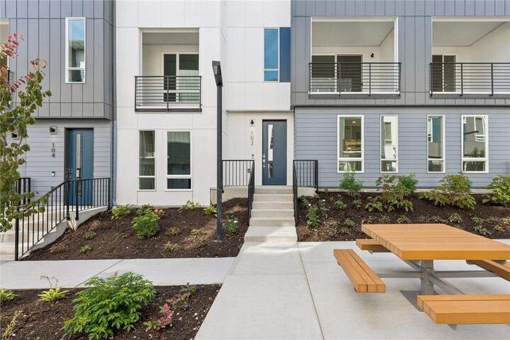 Property Photo:  12255  138th Place NE 1703  WA 98052 