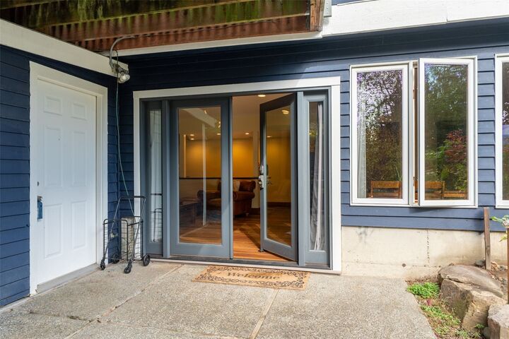 Property Photo:  8215 NE 115th Place Bsment  WA 98034 