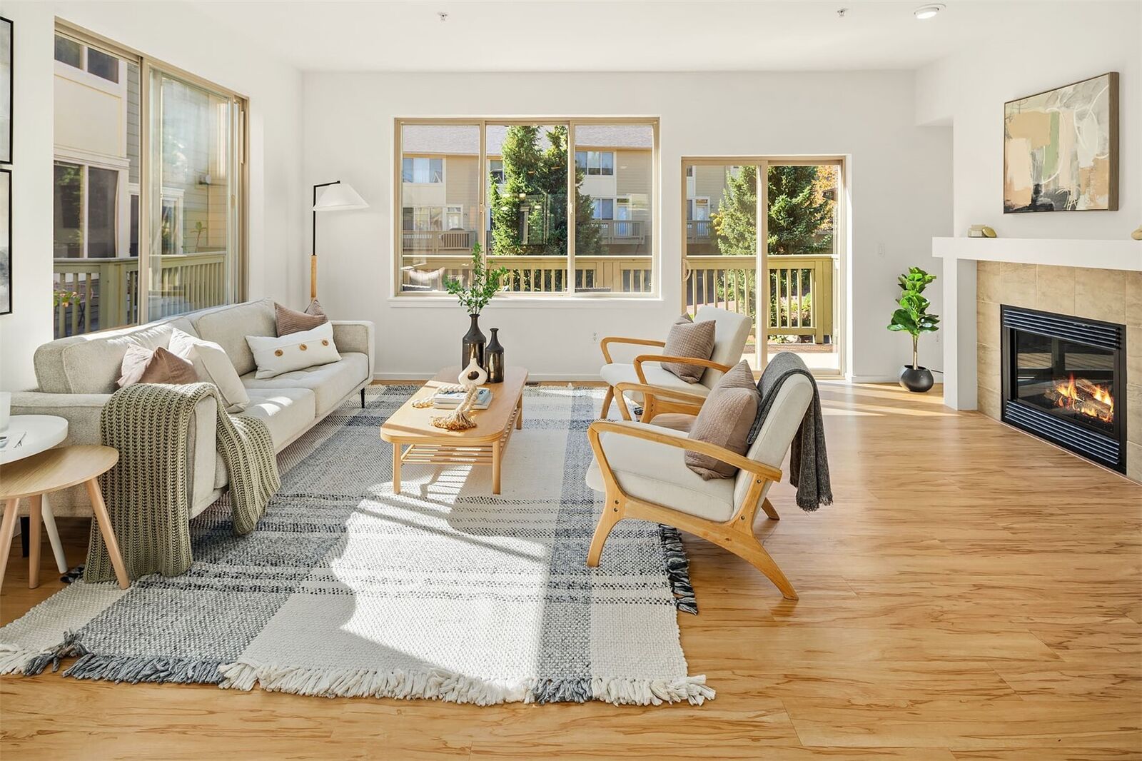 Property Photo:  377 NW Pebble Lane  WA 98027 