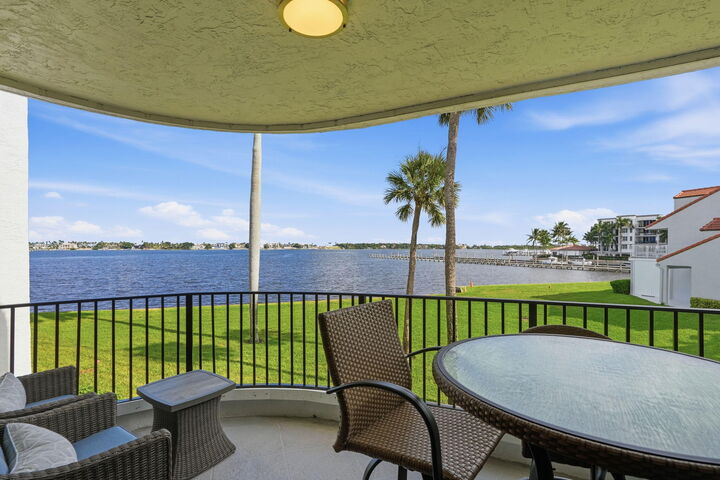 Property Photo:  8200 Lakeshore Drive 2020  FL 33462 