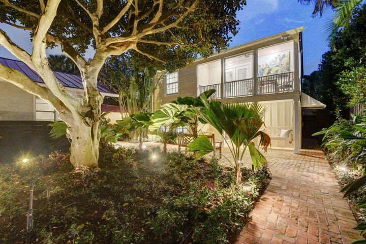 Property Photo:  235 Dyer Road Treehouse  FL 33405 