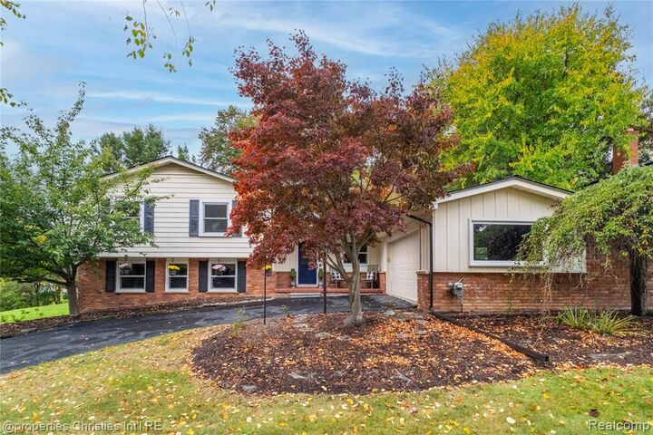 Property Photo:  29967 Ravenscroft Street  MI 48331 