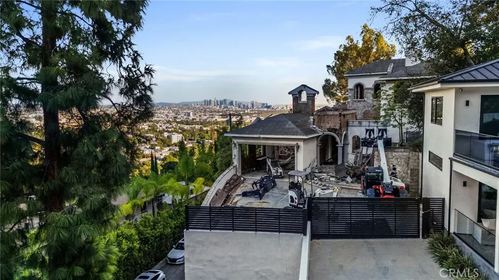 Property Photo:  1651 Marlay  CA 90069 