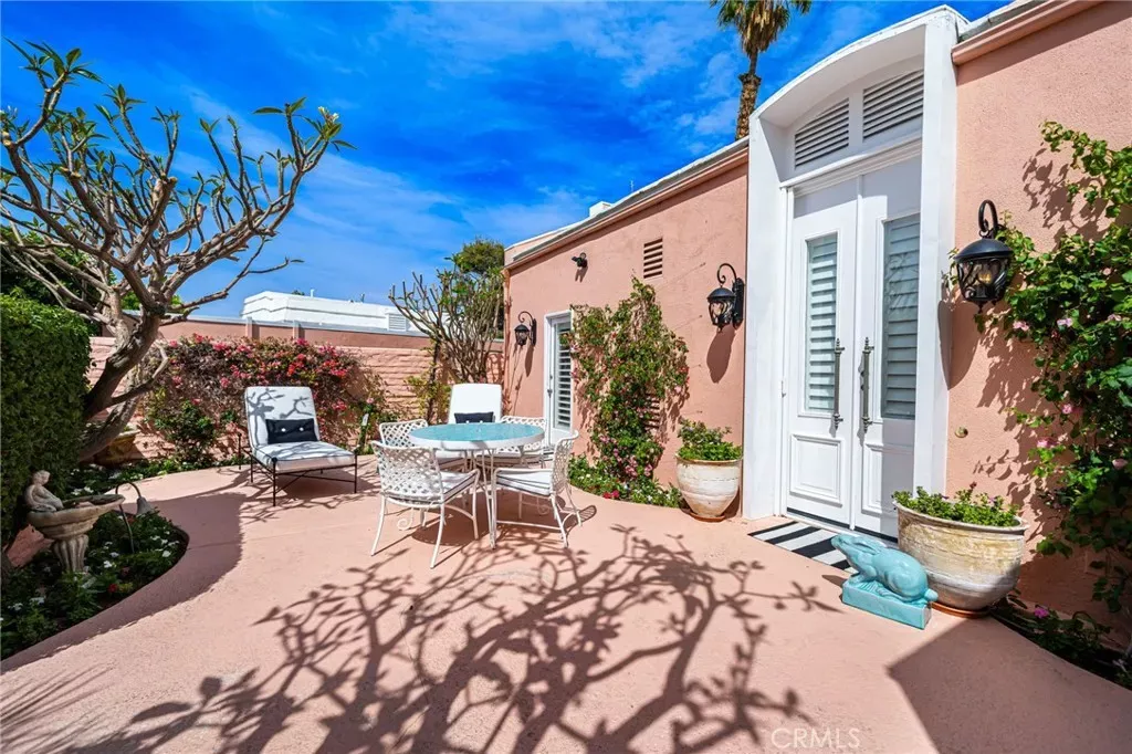 Property Photo: 47159 El Menara CA 92260